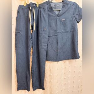 FIGS Scrub Set in Heather Denim - XS Yola Pants and XS Catarina One Pocket Top